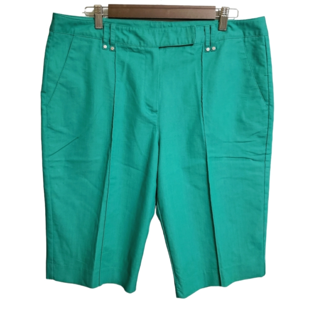 New Directions Green Capris Shorts  Women's Size 14